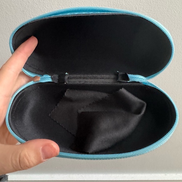 Black and Blue Taylor Swift 1989 sunglasses case - Picture 6 of 6